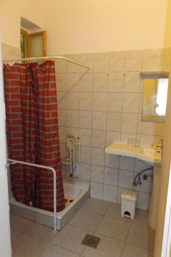 Opusztaszeri Mozes Vendeghaz Hotel Екстериор снимка