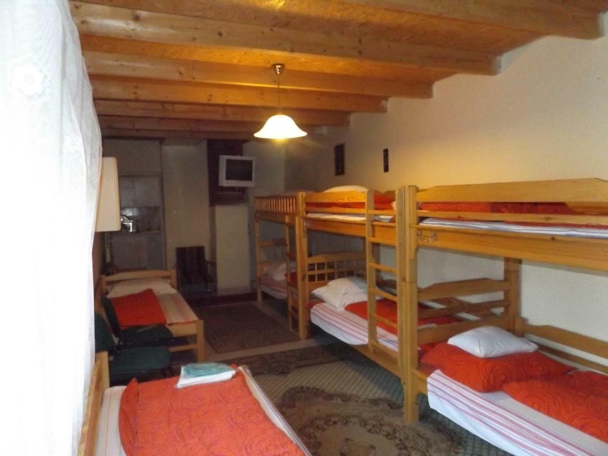 Opusztaszeri Mozes Vendeghaz Hotel Екстериор снимка